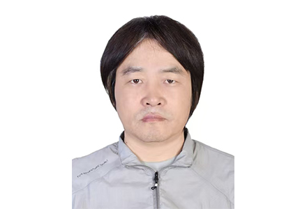 王明
